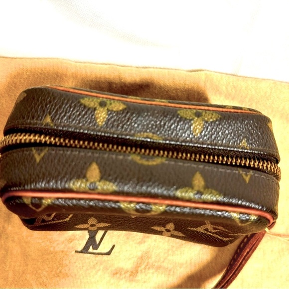 Authentic Louis Vuitton monogram canvas
WAPPITY wristlet. W/COA. - Picture 4 of 7